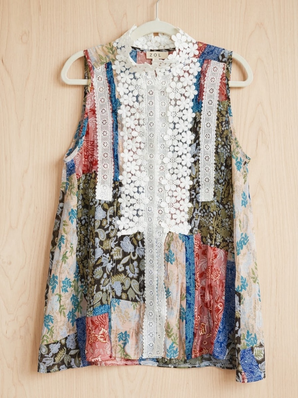 POL Boho Multi-Color Floral Patchwork Lace Yoke Sleeveless Top, Sz M